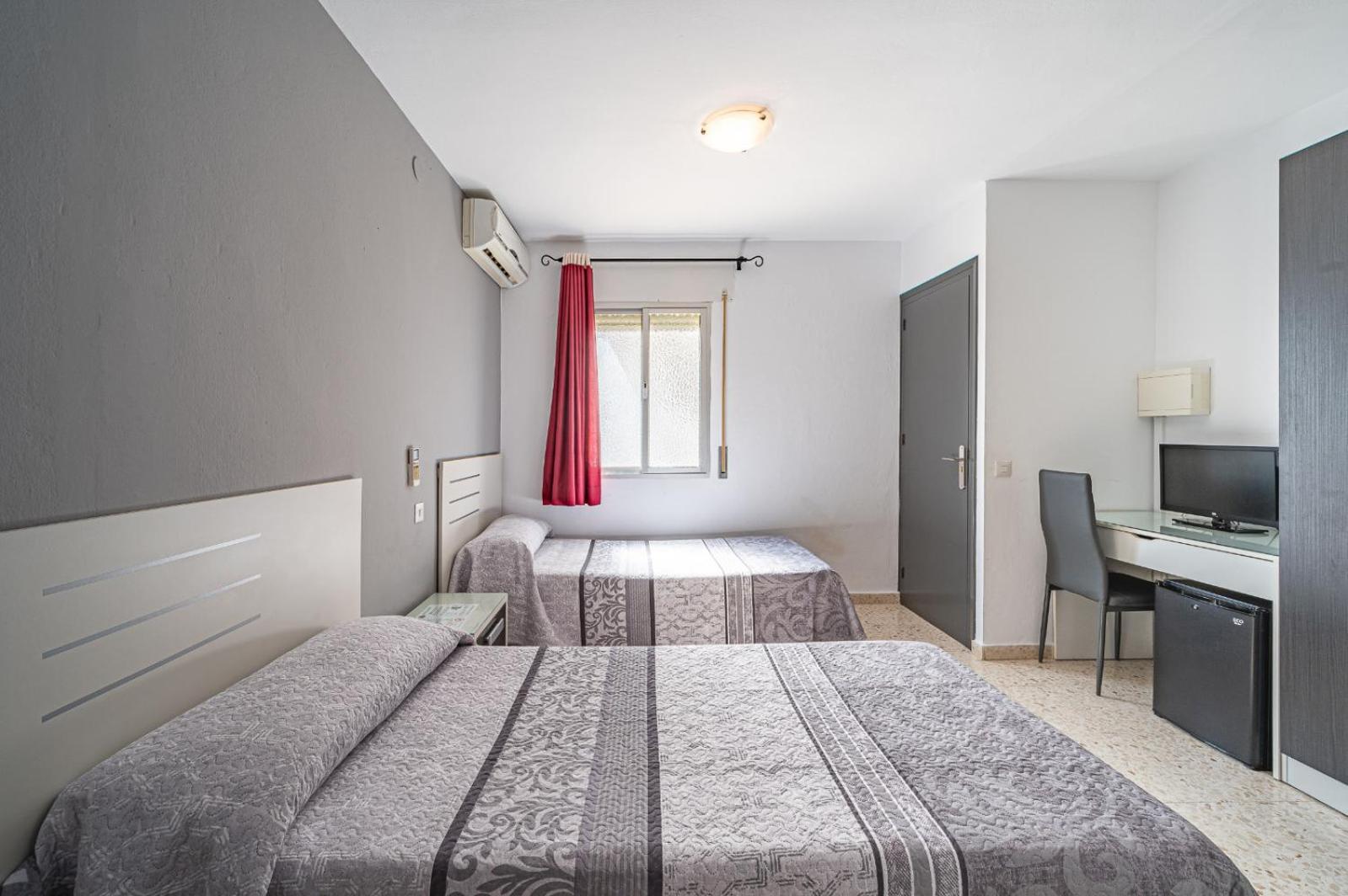 Hostal Ocana מנילבה מראה חיצוני תמונה