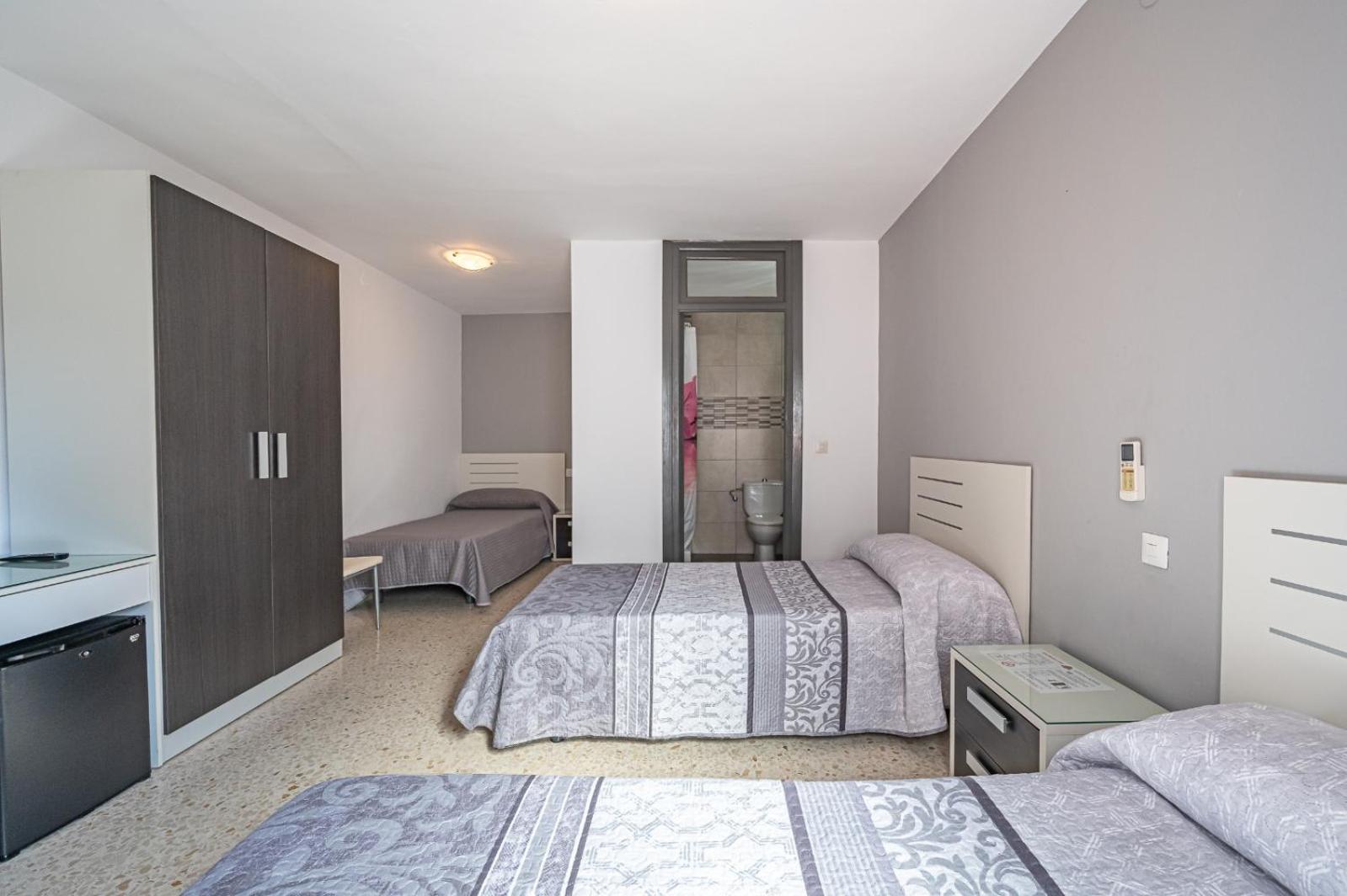 Hostal Ocana מנילבה מראה חיצוני תמונה